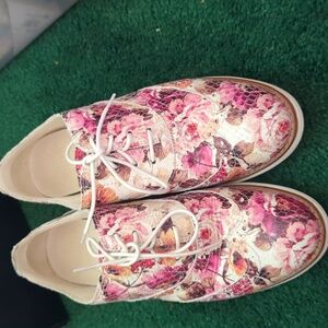 Leather shoes with print
